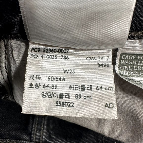 Levi's Wedgie Short in Bling Bling - Picture 11 of 12